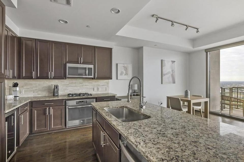Landing at AP Market Square Tower - 1 Bedroom in Downtown Houston Apartment in Houston