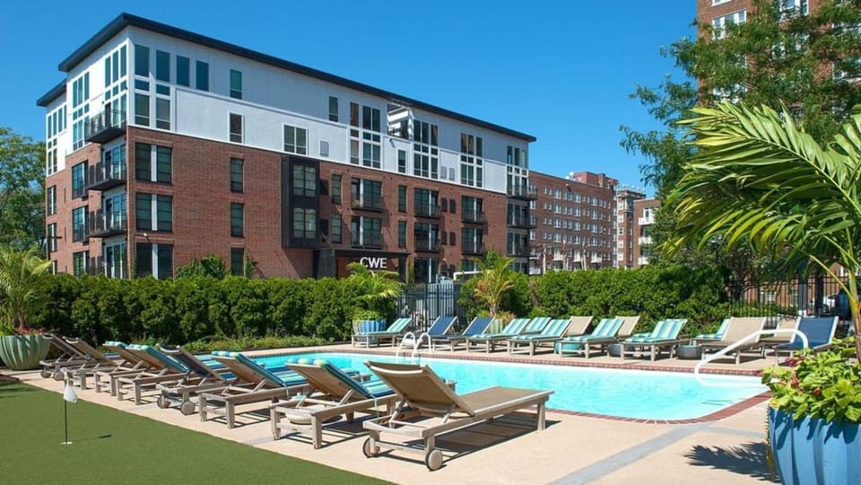 Landing at 275 on the Park - Annex - 1 Bedroom in De Baliviere Place Apartment in Saint Louis