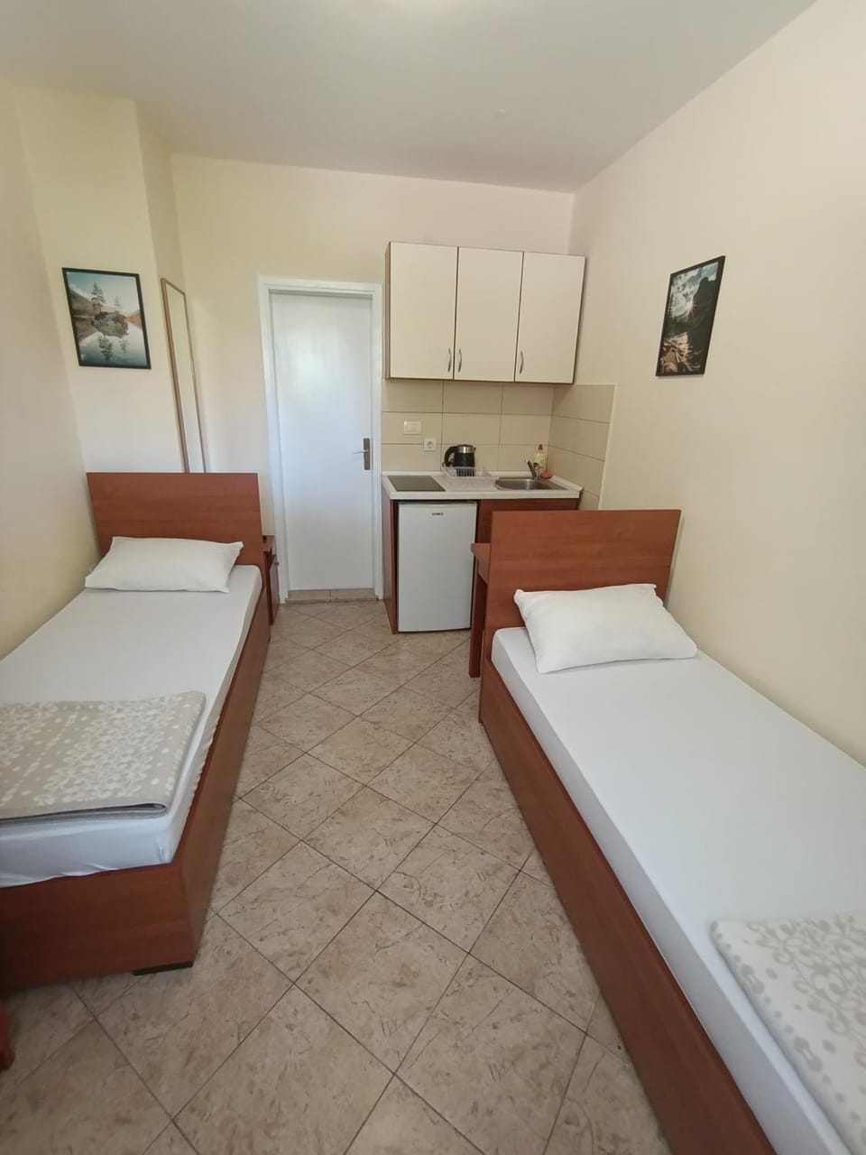 Bed, Kitchen or kitchenette, Photo of the whole room, Bedroom