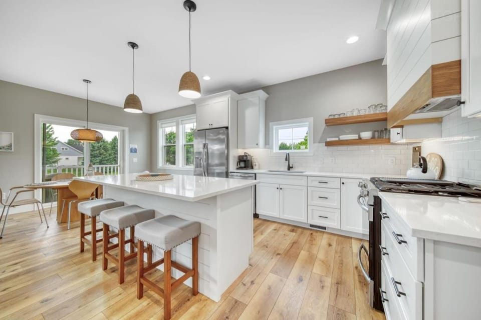 Trailside Treasure - Pool access new construction House in South Haven