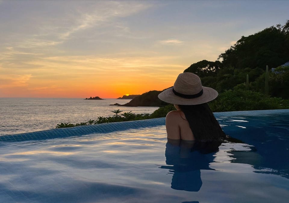 Oceanfront Villa w Private Jacuzzi & Club Access Villa in Ixtapa Zihuatanejo