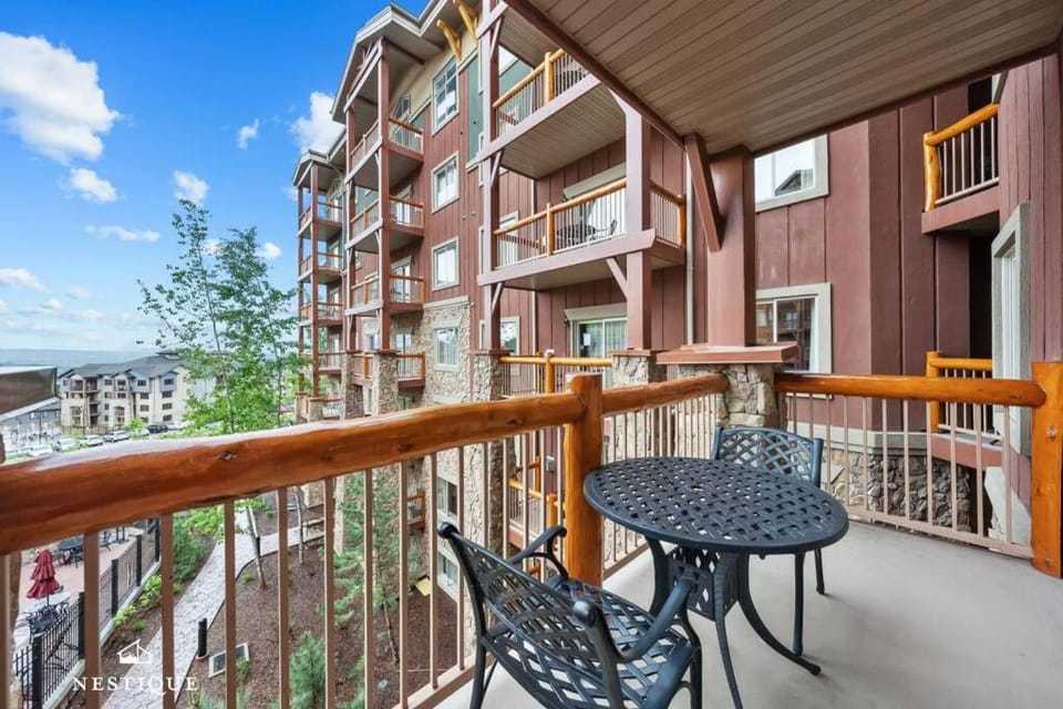 Crestview Chalet at The Westgate Resort in Canyons Village Ski-In Ski-Out Condo Hosted by Nestique Apartment in Wasatch County