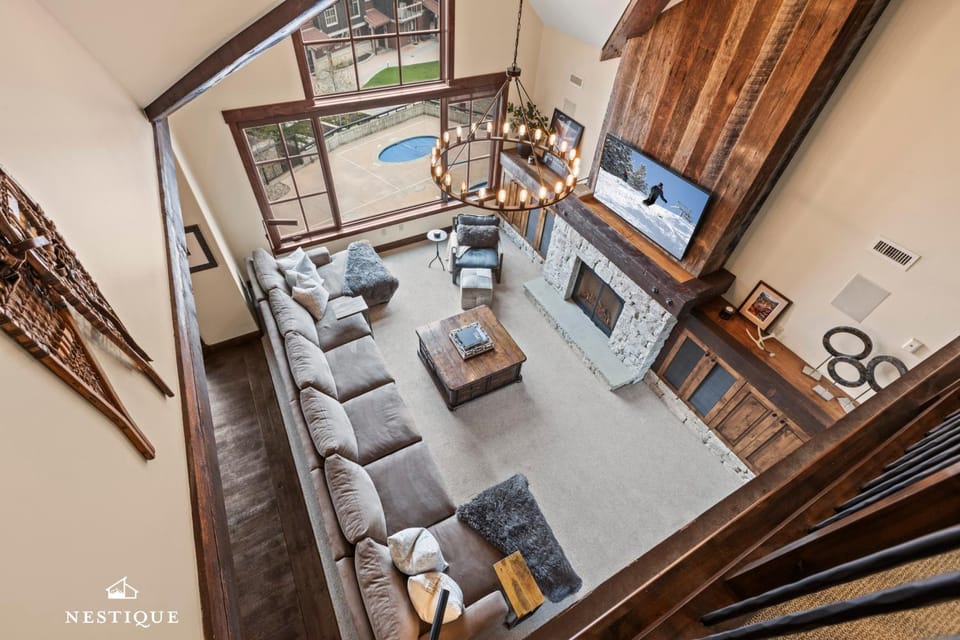 Bird's eye view, TV and multimedia, Living room, Pool view, Swimming pool, Family, fireplace