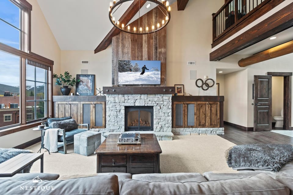Slopeside Sanctuary at Silver Star Resort Ski-In Ski-Out Condo Hosted by Nestique Apartment in Park City
