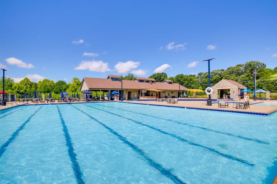 Lakefront Innsbrook Chalet: Hot Tub & Barrel Sauna House in Innsbrook