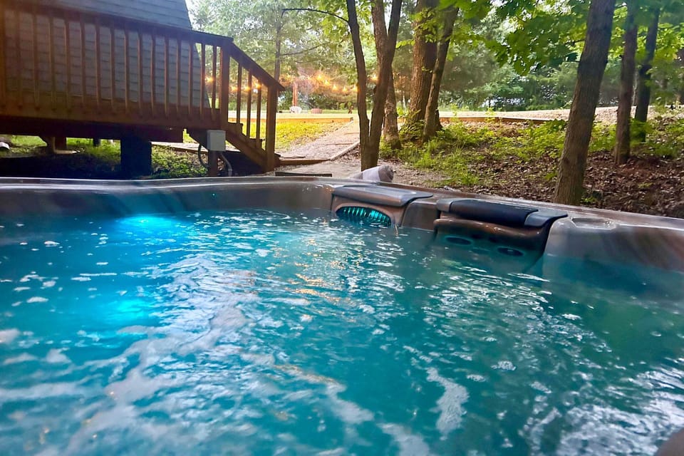Lakefront Innsbrook Chalet: Hot Tub & Barrel Sauna House in Innsbrook