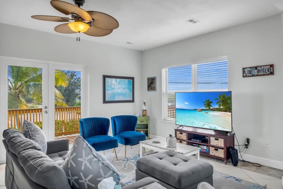 Blue Breeze House in Marathon