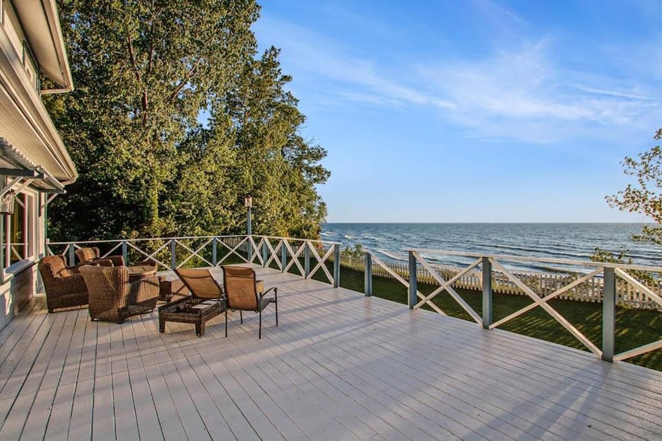 Lake Michigan Retreat- Upper Duplex House in Lake Michigan Beach