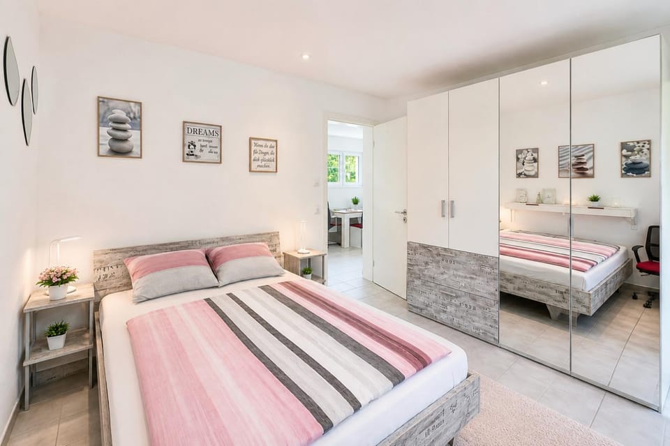 Bed, Photo of the whole room