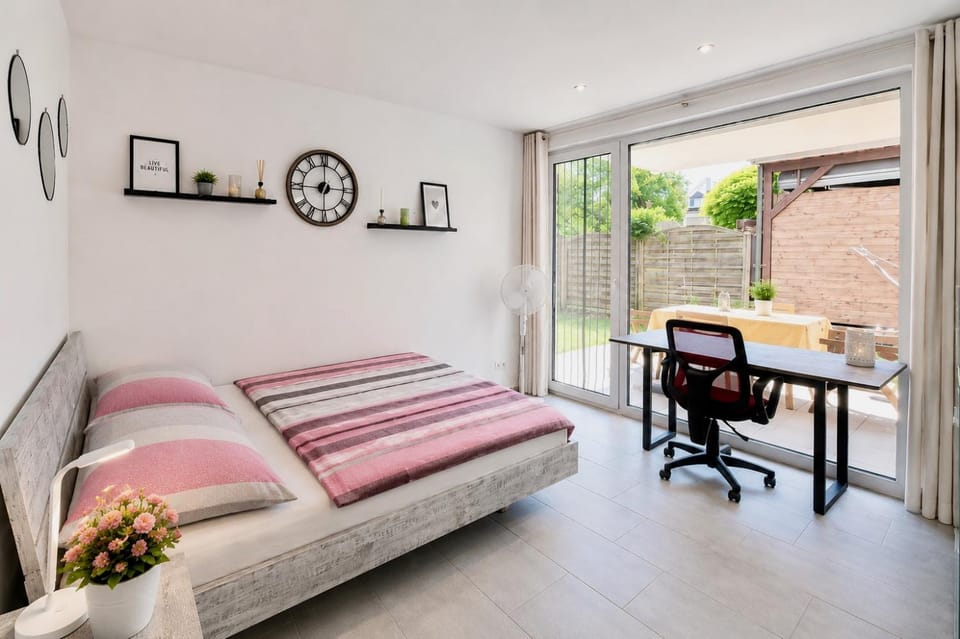 Bed, Photo of the whole room