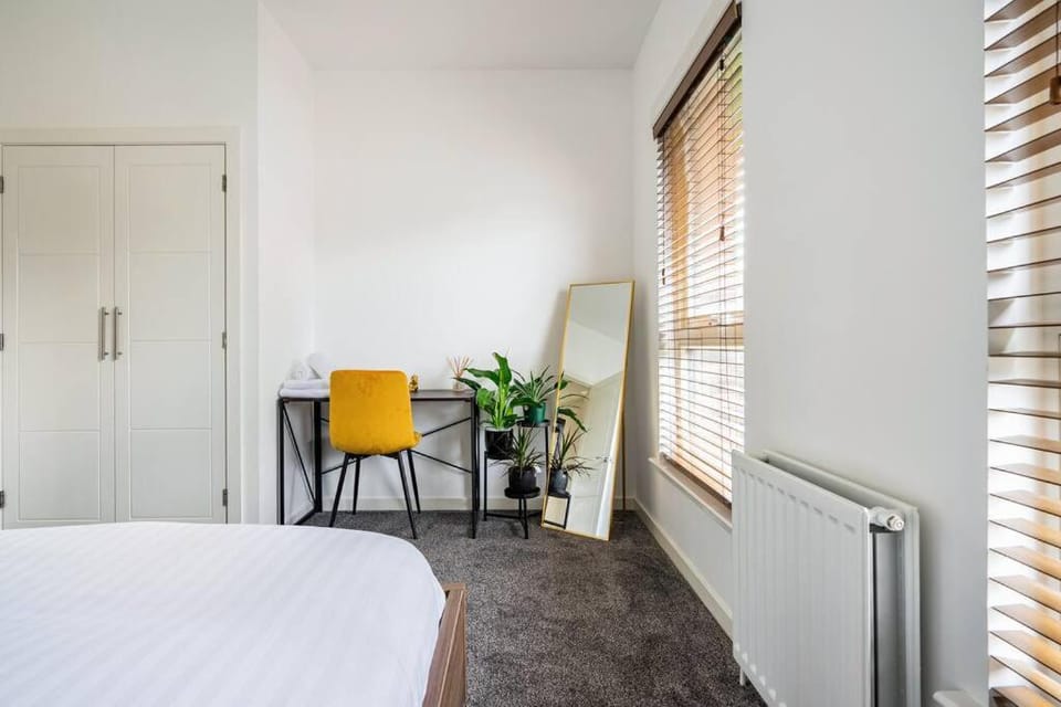 Bright, modern 2 bedroom house with free parking! Apartment in Edinburgh