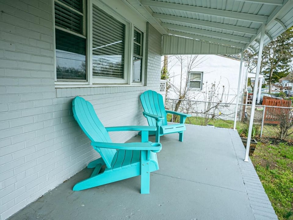 Coastal Home at Edgewater House in Pleasantville