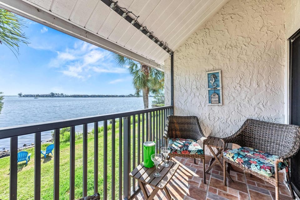 Dans Florida Condos Paradise Bay at Runaway Bay House in Bradenton Beach