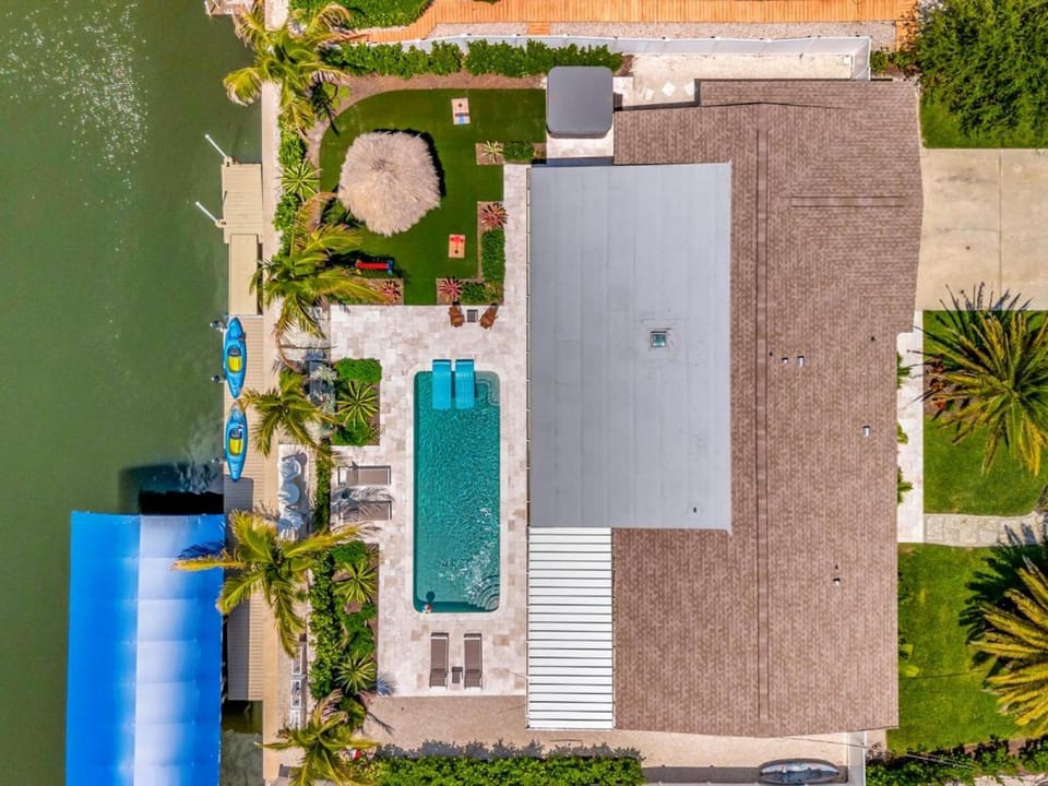 Property building, Bird's eye view, Swimming pool