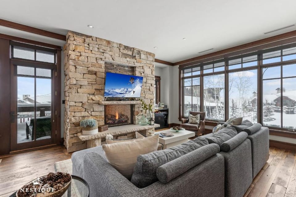Maison Moose at Arrowleaf in Deer Valley, Luxurious Ski-In Ski-Out Condo Hosted by Nestique Apartment in Park City