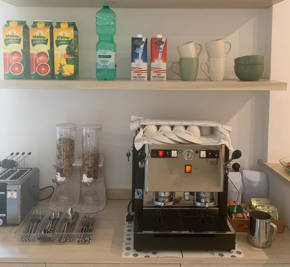 Breakfast, Internal: Not applicable to any particular room