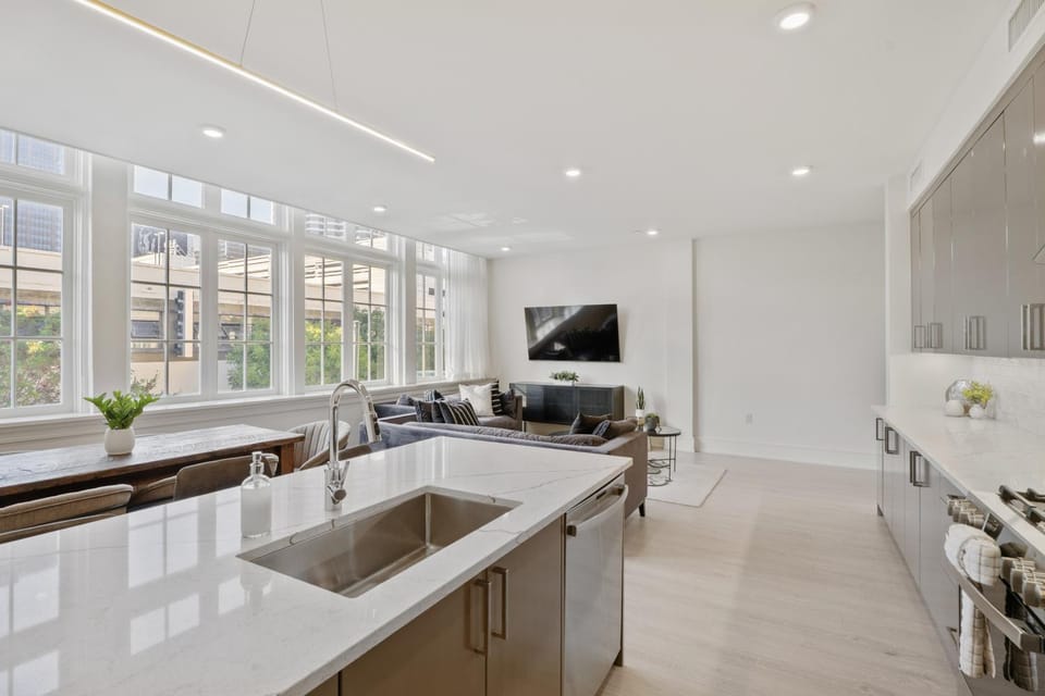 TV and multimedia, Kitchen or kitchenette, Living room, Dining area