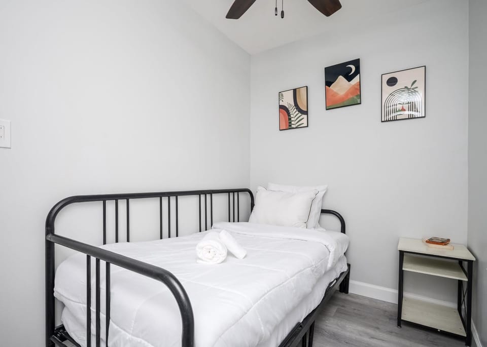Renovated 2 Bedroom Condo Free Parking LM1405 House in Atlanta