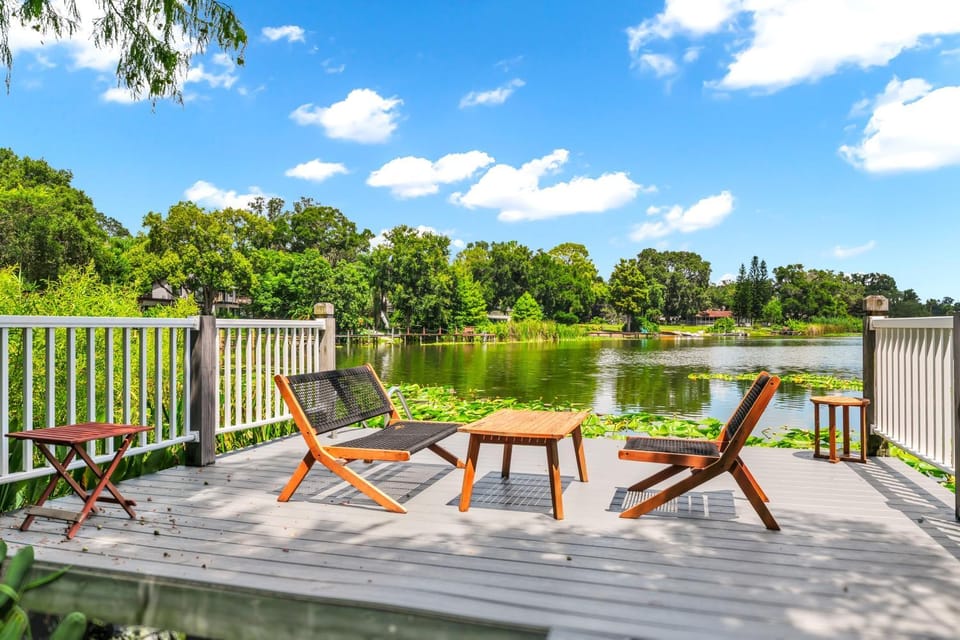 Spring-Fed Lake King Suite Pet Friendly Apartment in Orlando