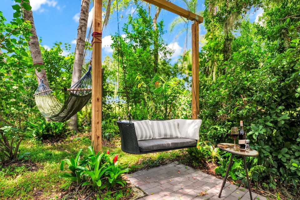 Spring-Fed Lake King Suite Pet Friendly Apartment in Orlando