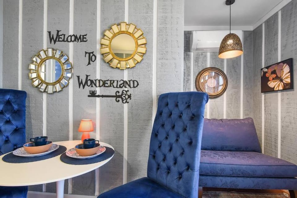 Living room, Decorative detail, Seating area, Dining area