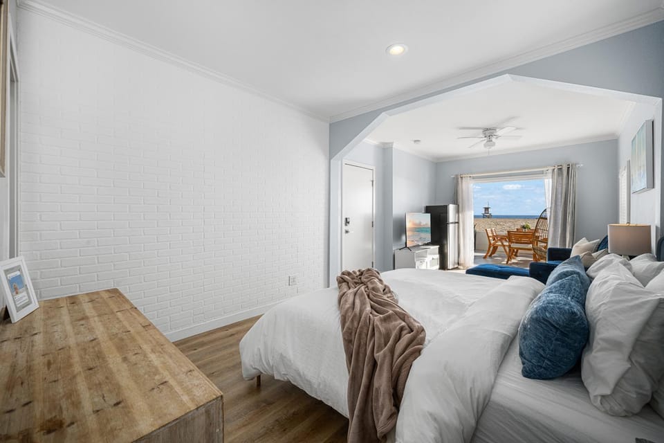 1628 West Oceanfront Oasis 1 Apartment in Balboa Peninsula