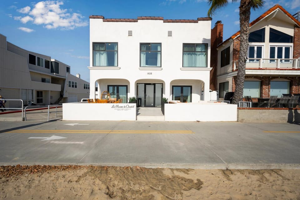 1628 West Oceanfront Oasis 1 Apartment in Balboa Peninsula