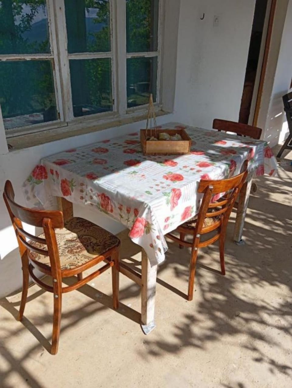 Day, Living room, Dining area