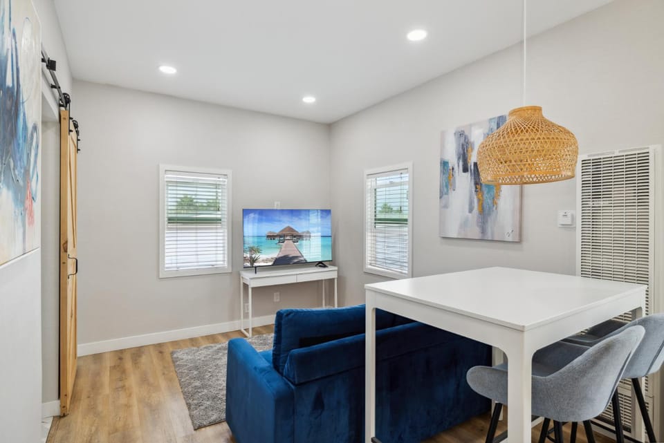 West Oceanfront Oasis 4 Apartment in Balboa Peninsula