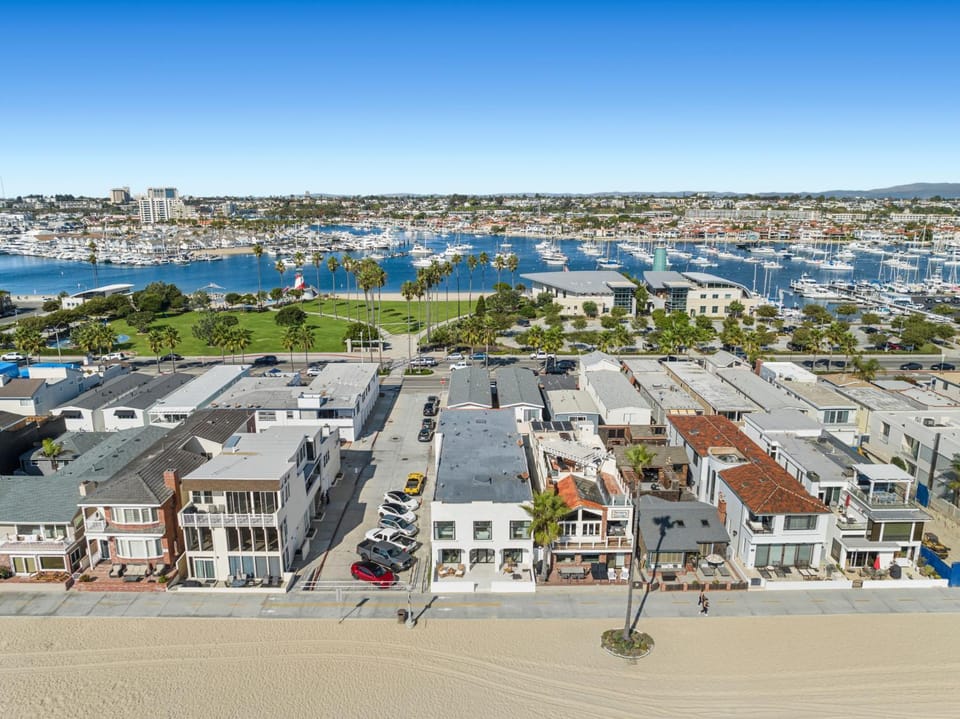 1628 West Oceanfront Oasis 9 House in Balboa Peninsula