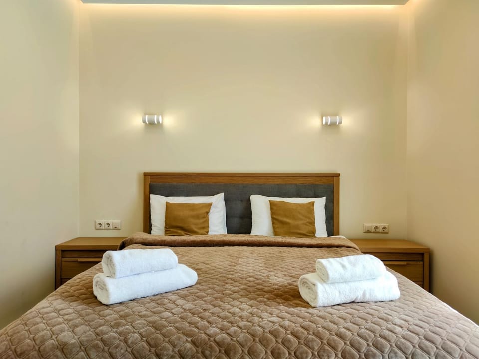 Bed, Bedroom, towels, towels