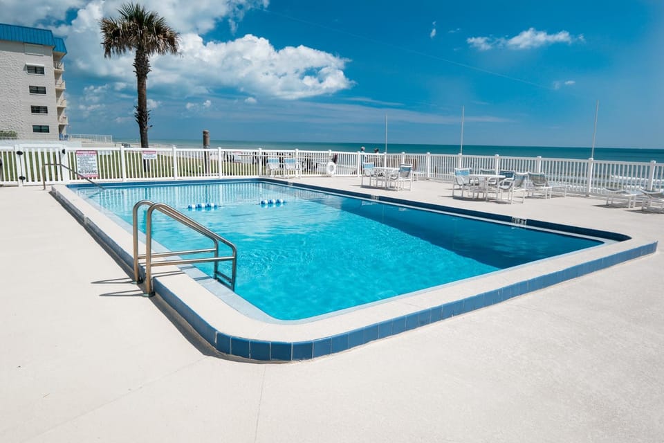 Day, Natural landscape, Beach, Beach, Pool view, Sea view, Swimming pool, sunbed
