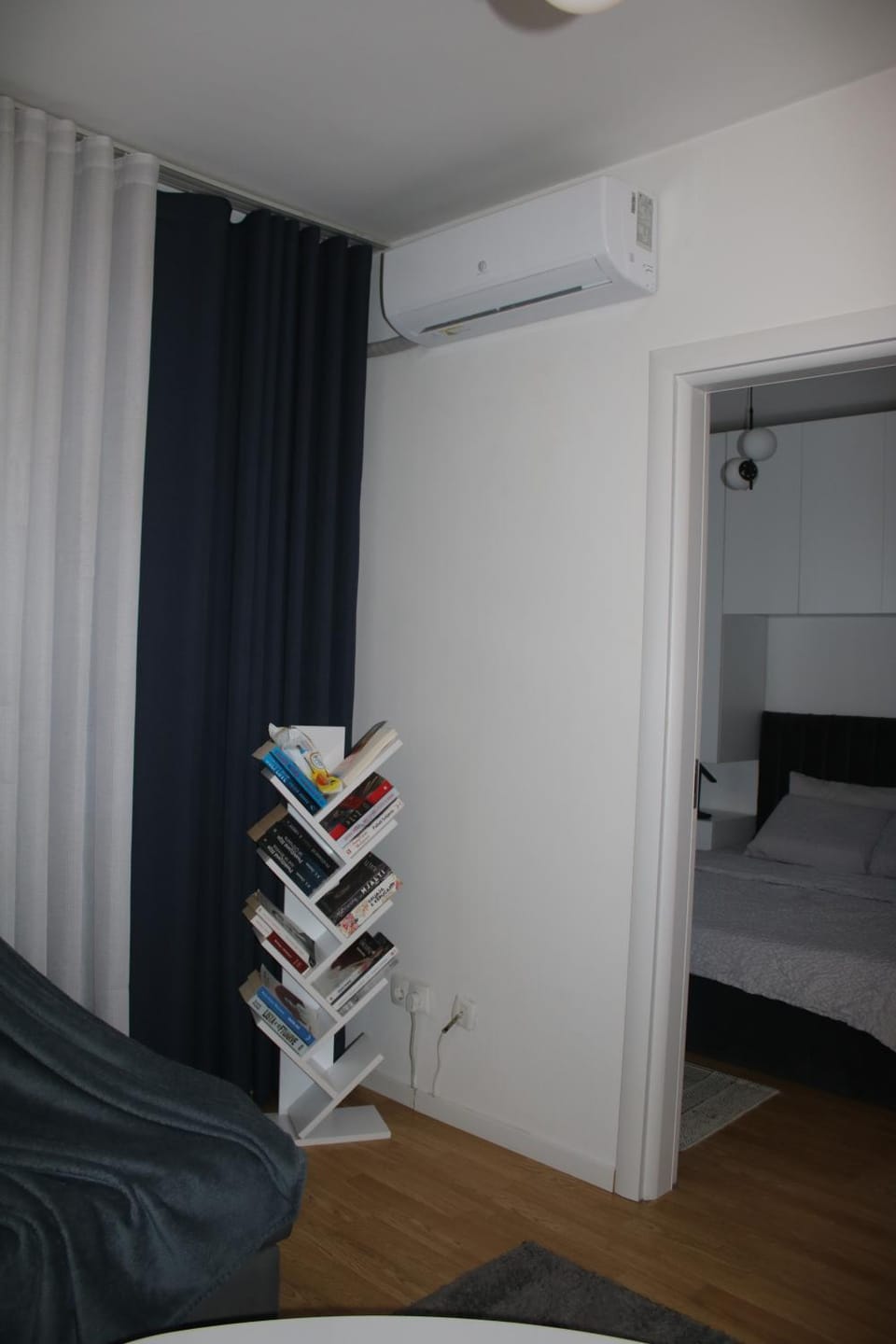 Library, air conditioner