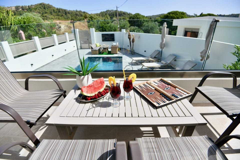 Day, Natural landscape, View (from property/room), Balcony/Terrace, Seating area, Swimming pool, sunbed