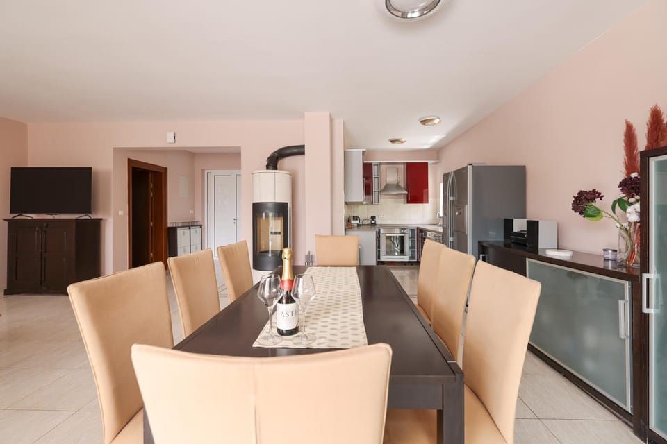 Seating area, Dining area