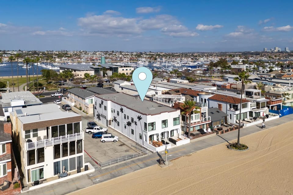 1628 West Oceanfront Oasis 6 Apartment in Balboa Peninsula