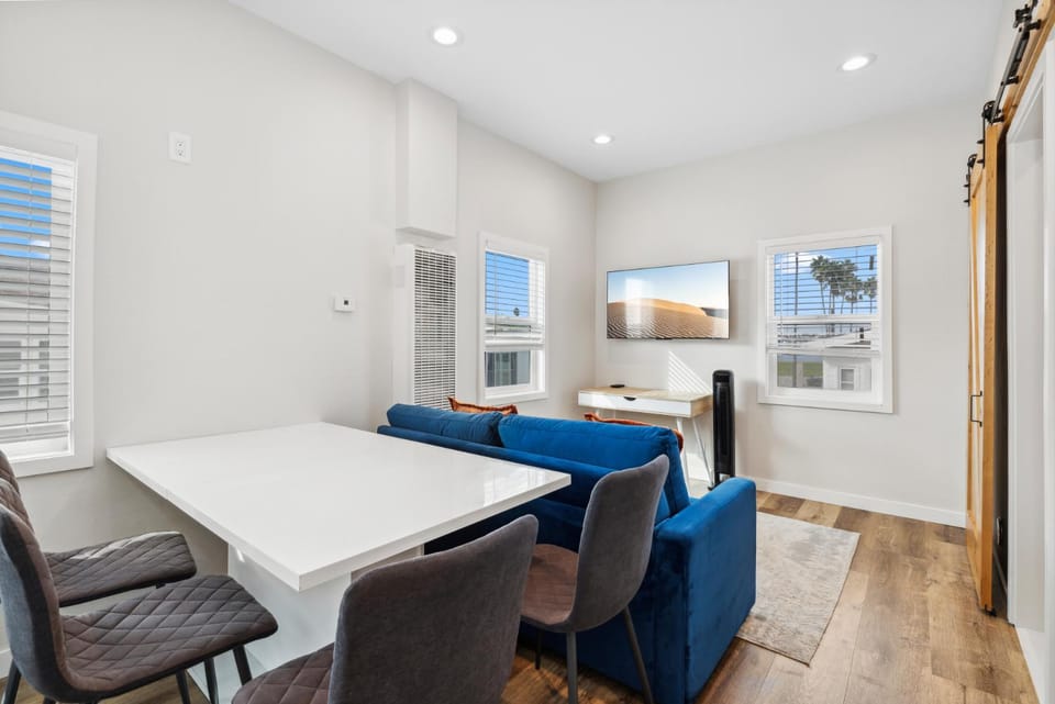West Oceanfront Oasis 5 Apartment in Balboa Peninsula