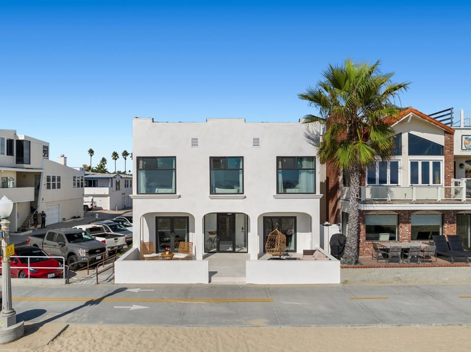 West Oceanfront Oasis 5 Apartment in Balboa Peninsula