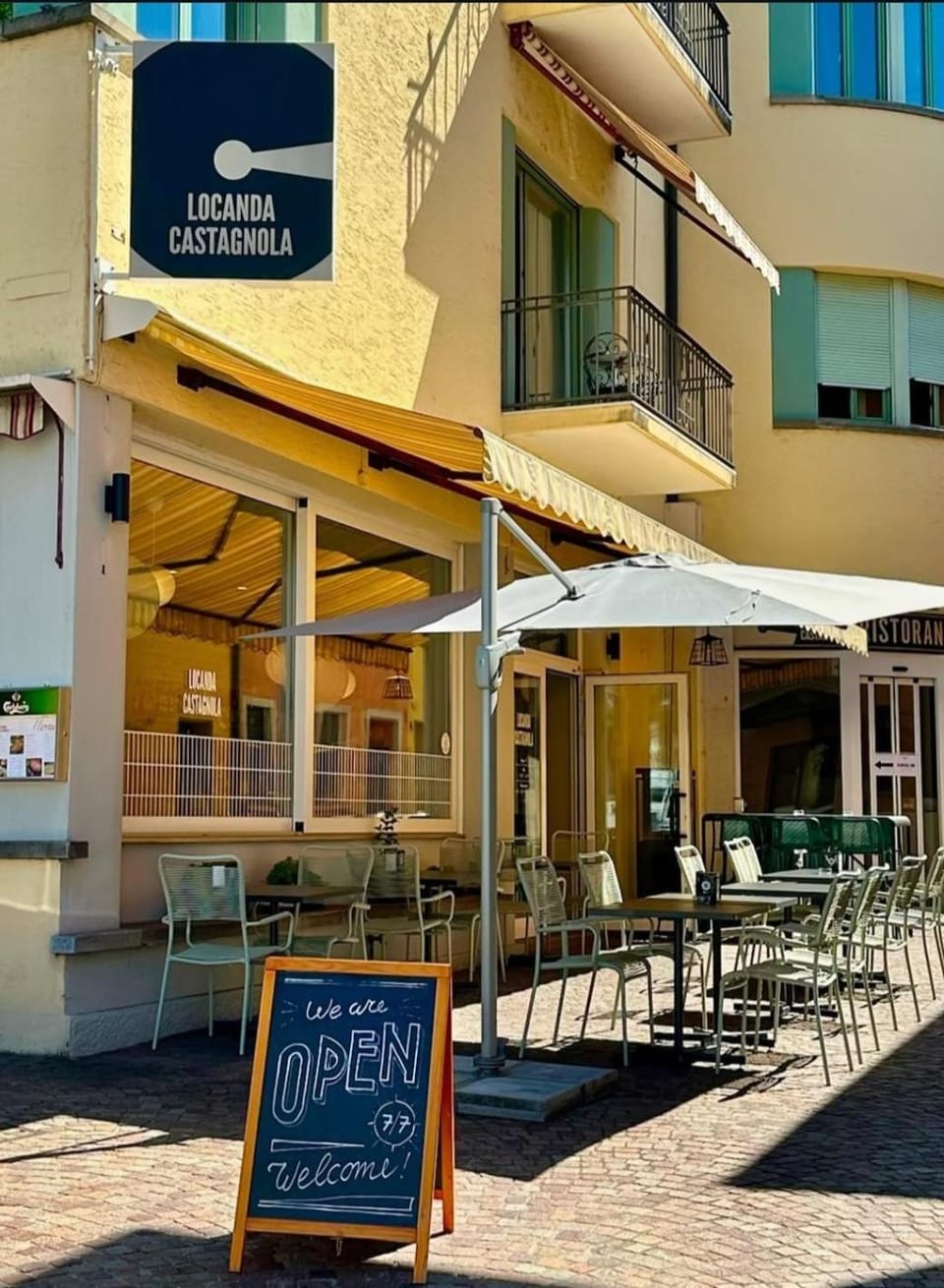 Property building, Restaurant/places to eat, Breakfast