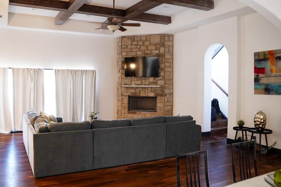 Walk to Boat Launch Stylish Austin Gem House in Lake Austin