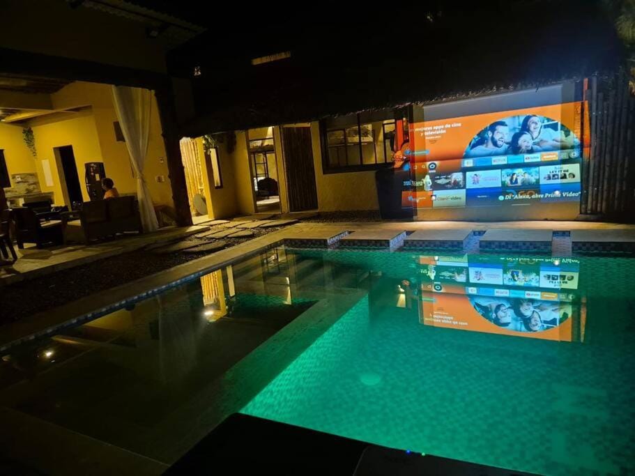 Lujosa villa con piscina y cine privado Villa in Melgar