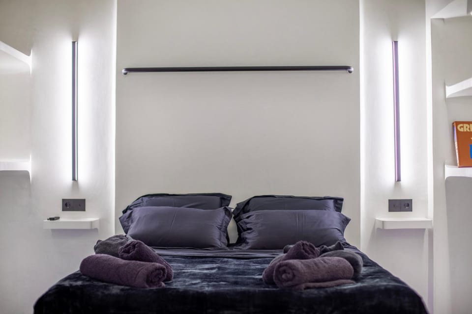Athenian Noir Blanc Penthouse - Breathtaking view - City Center Apartment in Athens
