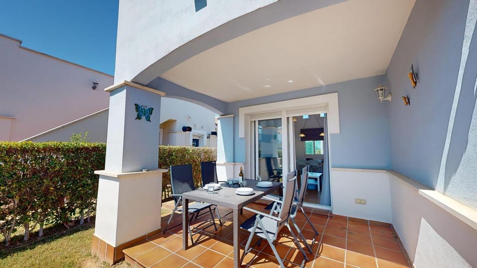 Property building, Patio, Day, Balcony/Terrace, Living room, Seating area, Dining area
