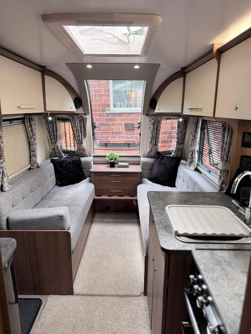 Tayys Inn Luxury Camp Bed and Breakfast in Metropolitan Borough of Solihull