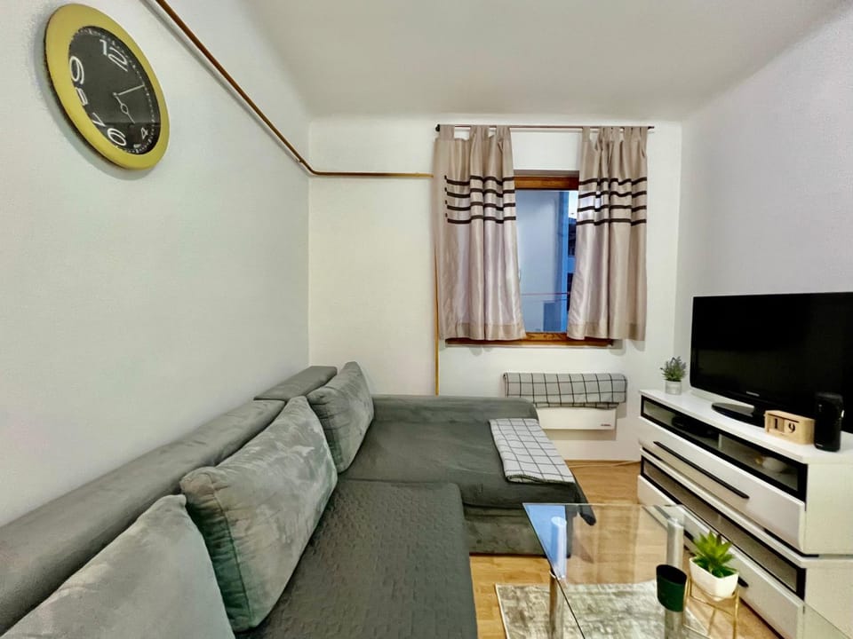 Bed, Living room
