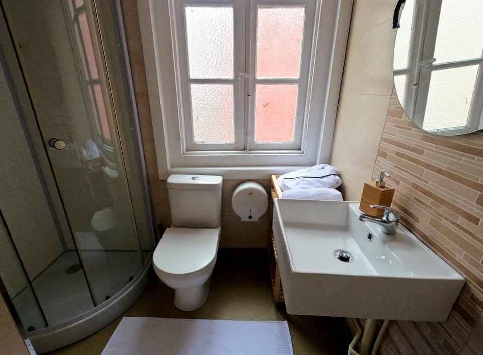 Toilet, Bathroom, towels
