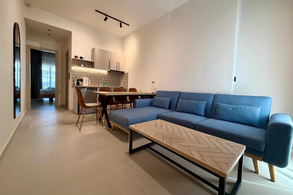 Kitchen or kitchenette, Living room, Seating area, Dining area, kitchen