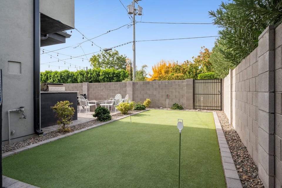 Lavish Luxuries in Old Town House in Scottsdale