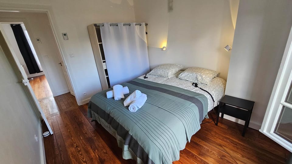 Bed, Photo of the whole room, Bedroom, towels, wardrobe