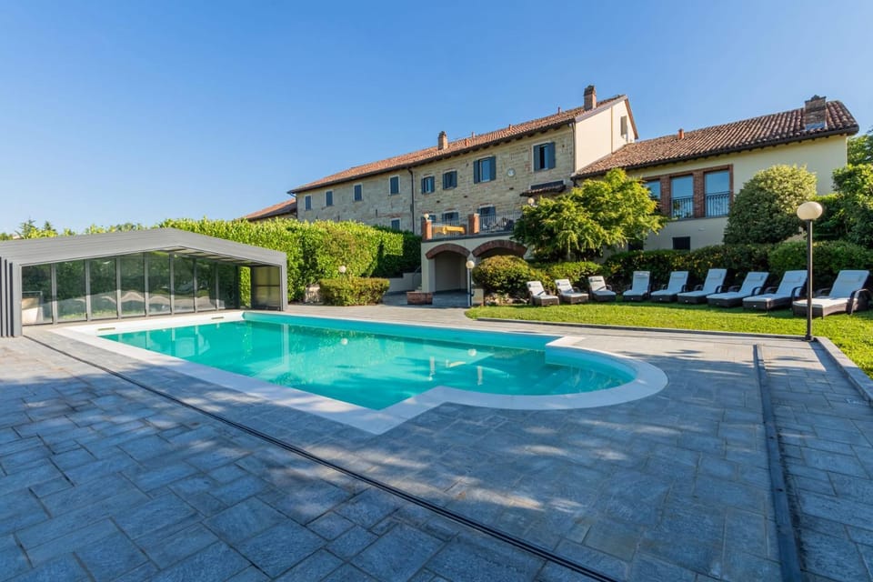 Swimming pool, sunbed